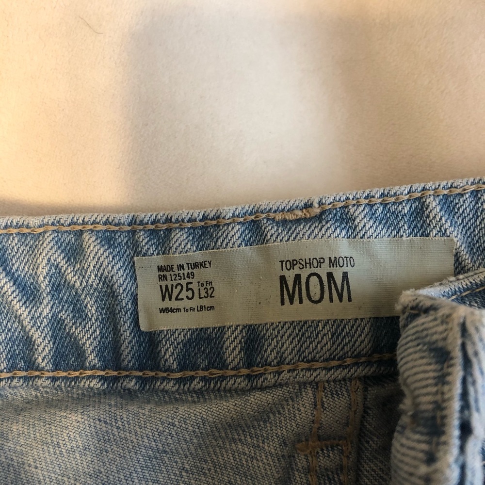 Cute Topshop mom jeans. Size 25 - Picture 3 of 5